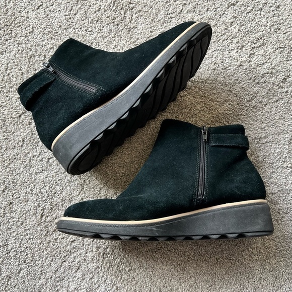 Clarks Collection Size 8.5 Sharon Spring Suede Ankle Chelsea Boots Booties zip - Picture 5 of 6